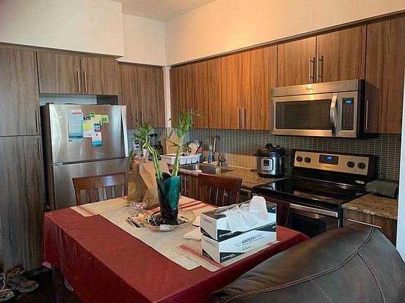 4th image of 65 Speers Rd #1512