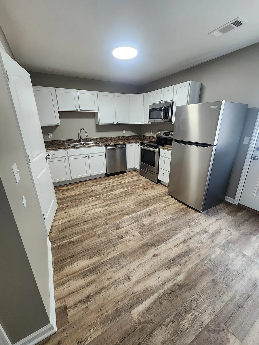 Building Photo - 1305 Stadium View Dr #A-C