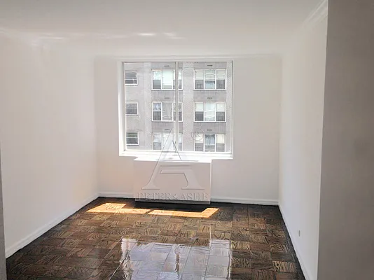 Rented by Peter Ashe | media 4