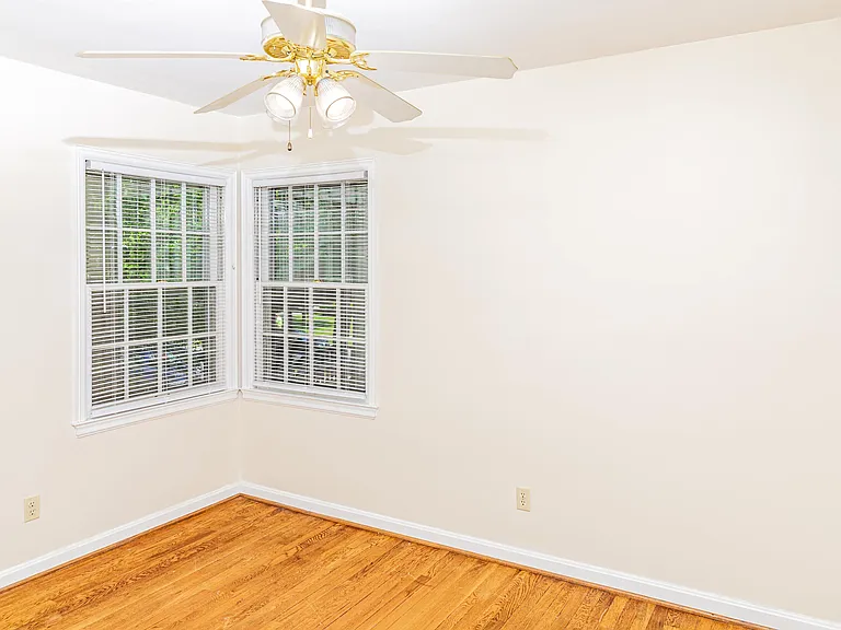 657 Montclair Dr — Photo 8
