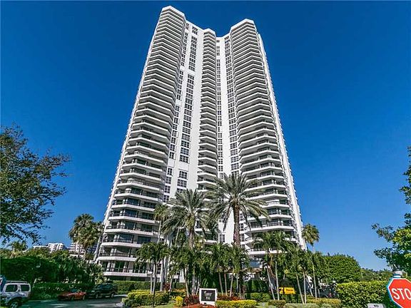 5th image of 3500 Mystic Pointe Dr APT 3907