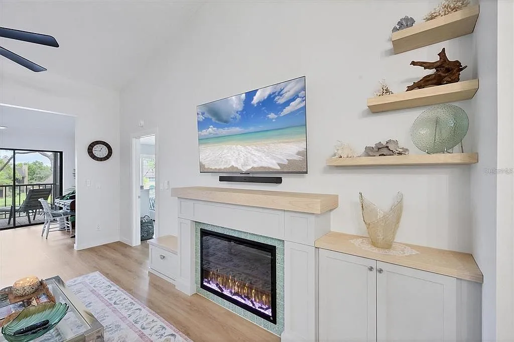 2 bed, 2.0 bath, 1232 sqft, $5,250 — Photo 4