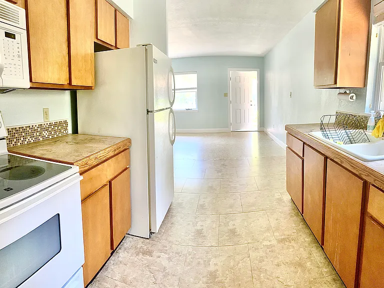 812 Bayou Ave #B — Photo 2