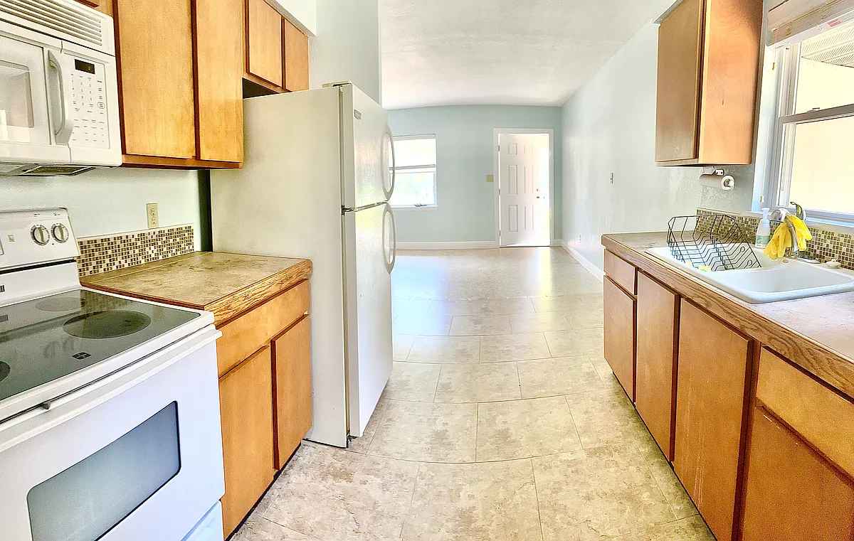 Building Photo - 812 Bayou Ave #B