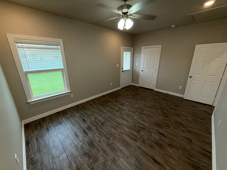619 Wrigley Ln — Photo 5