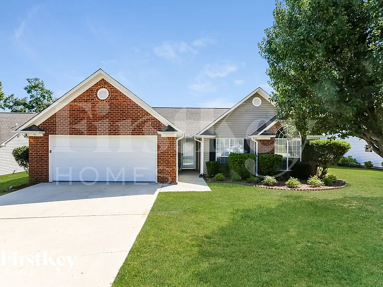 200 Summer Hill Dr — Photo 1