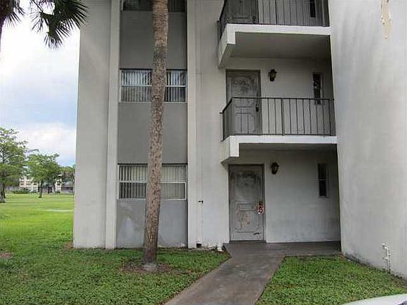 2nd image of 7911 Colony Cir N APT 101