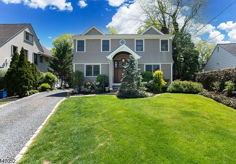 30 Gates Ave — Photo 2