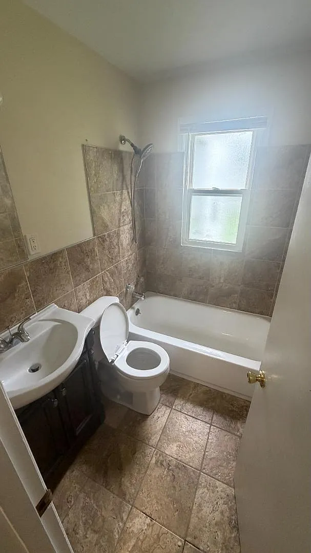 1410 Akron Dr — Photo 4