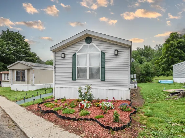 2856 W Carleton Rd #57, Hillsdale, MI 49242
