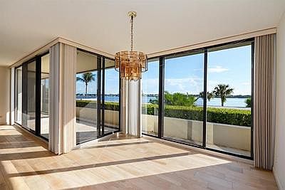 DINING AREA/LIVING ROOM