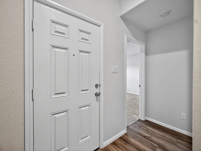 2704 Rambling Rd — Photo 33