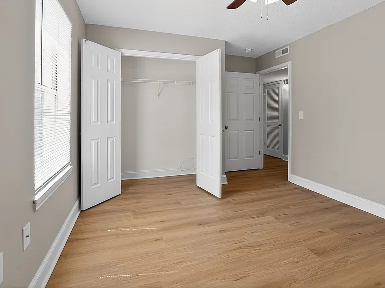 Alex Place Apartments — Photo 7