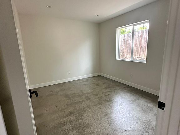 2nd image of 795 Calle Tulipan #B