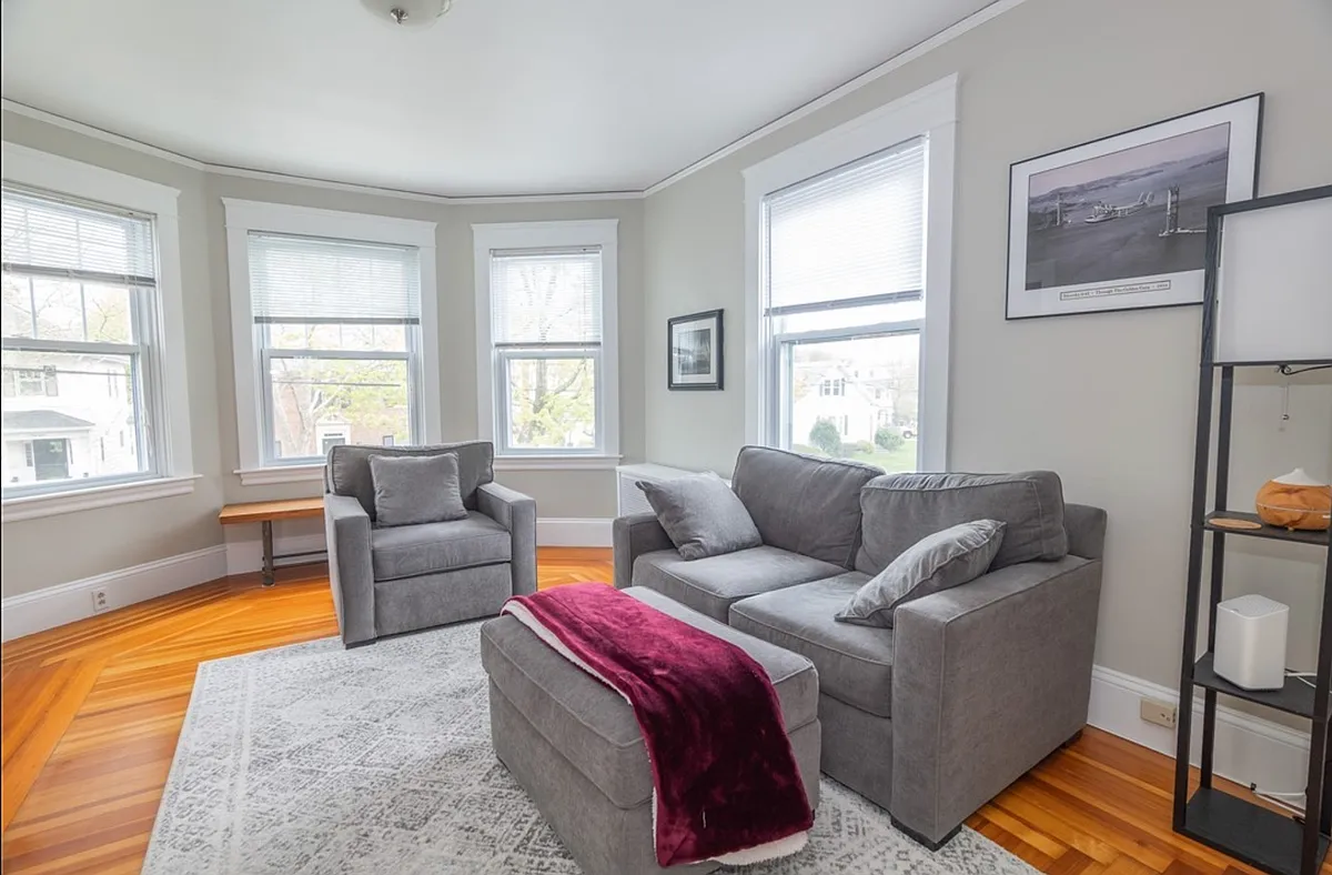 Building Photo - 64 Ravenswood Ave #2