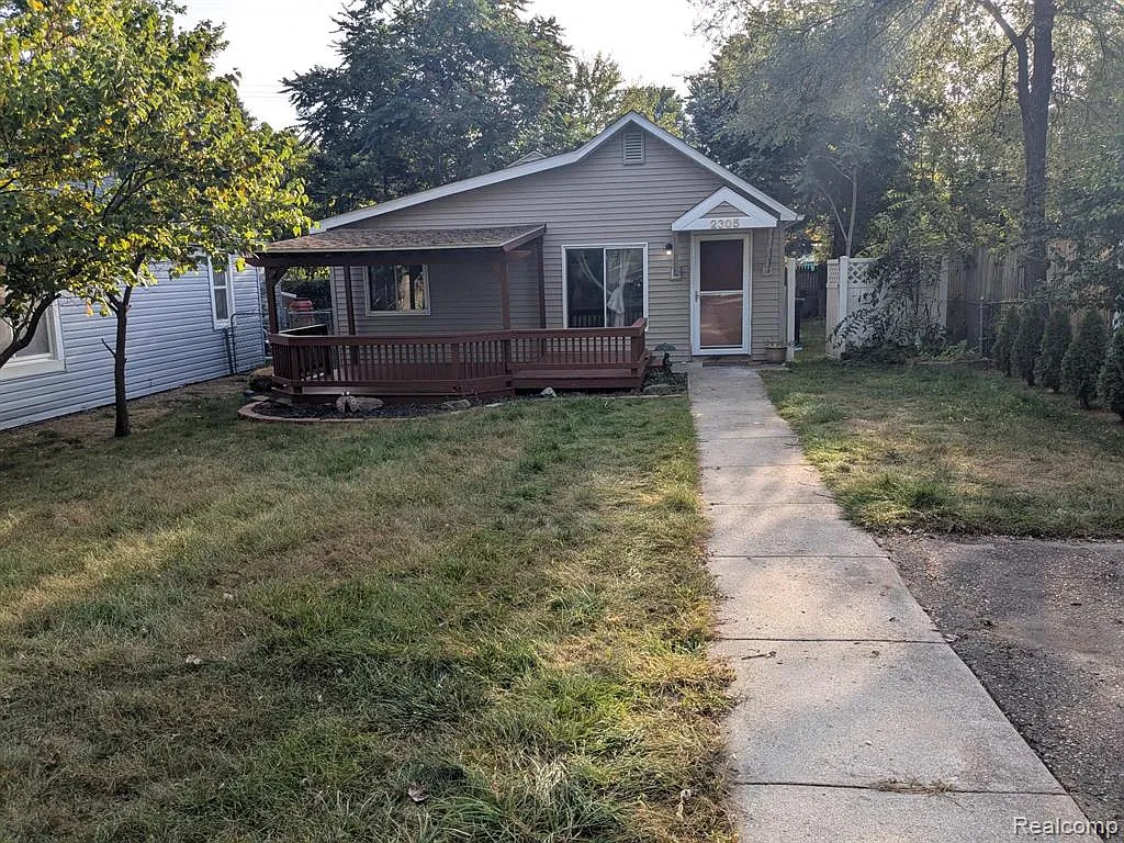 2 bed, 1.0 bath, 860 sqft, $1,395 — Photo 2