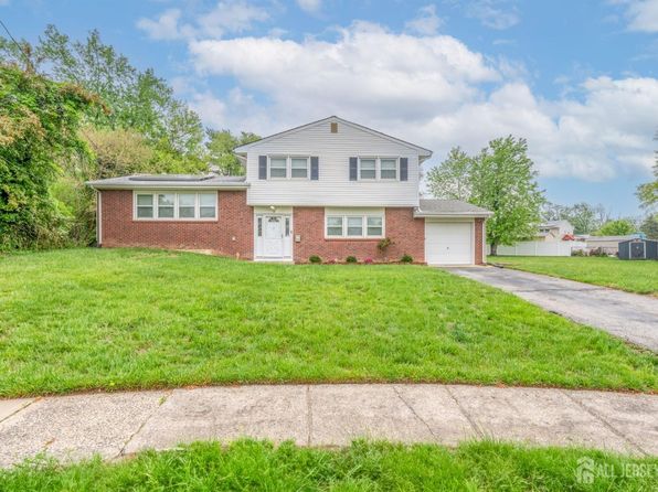 12 Ainslie Ct, East Brunswick, NJ 08816