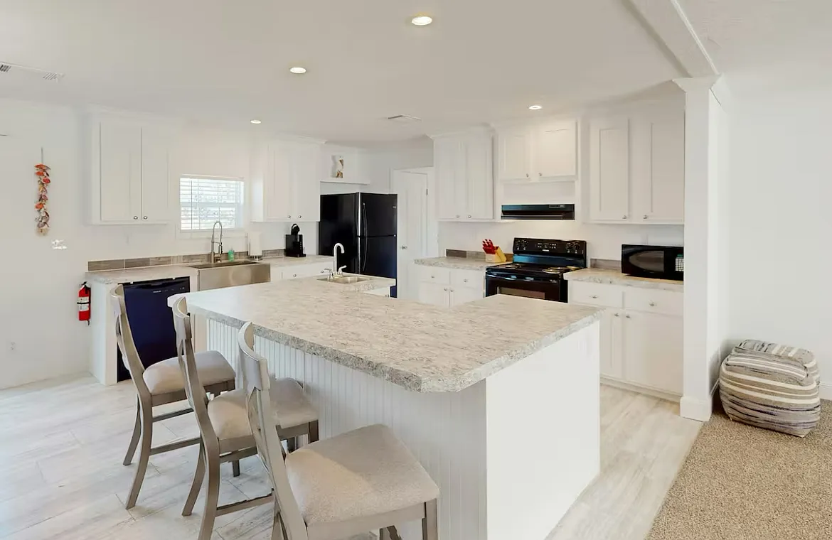 4 bed, 1800 sqft, $5,100 — Photo 4