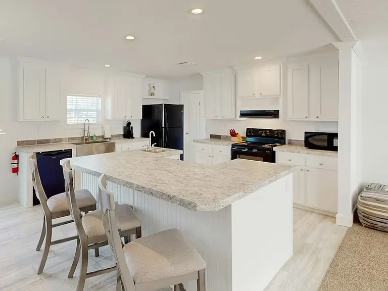 2625 SE 27th Ave — Photo 4