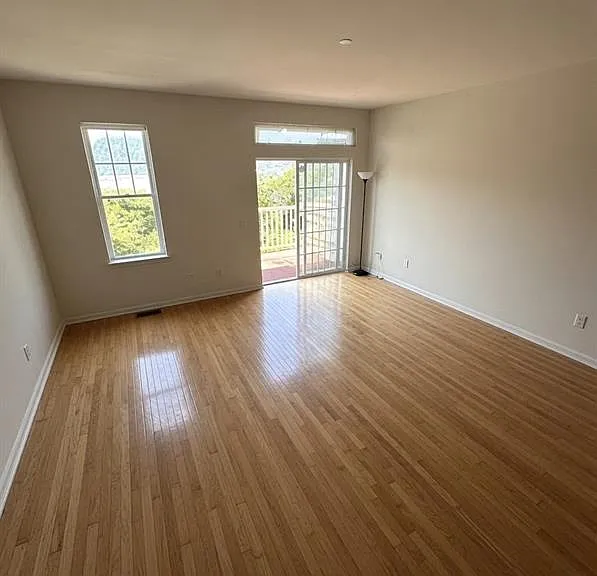 213 Riverview Dr — Photo 5