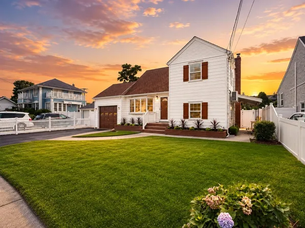 984 Hayes Street, Baldwin, NY 11510
