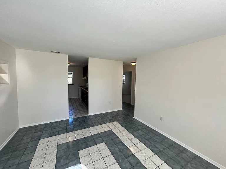 2244 Shelby Dr — Photo 8