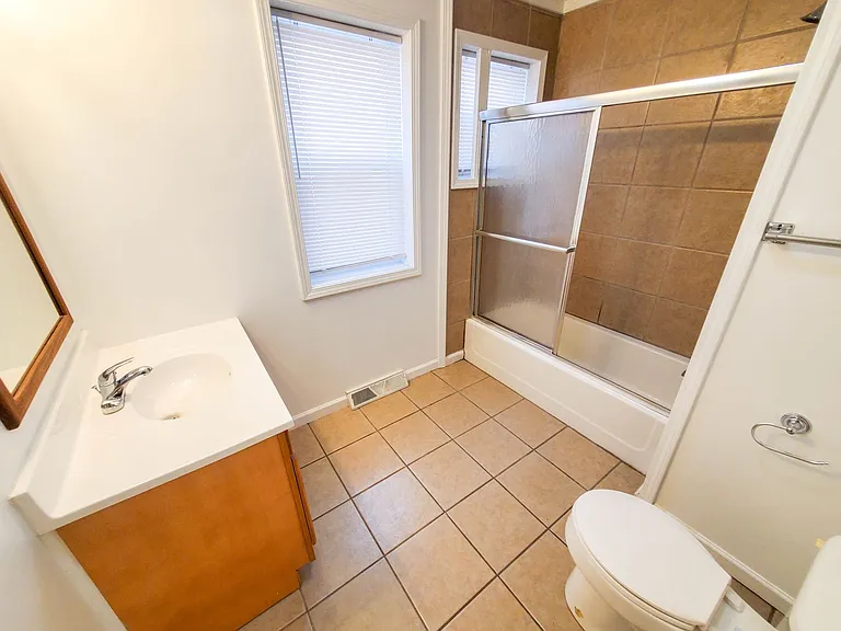 818 Sassafras St — Photo 7
