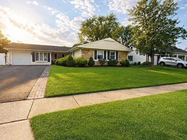 28 Gimble Ln, Willingboro, NJ 08046