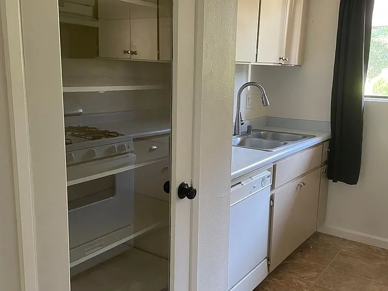 2557 Vallejo St — Photo 6