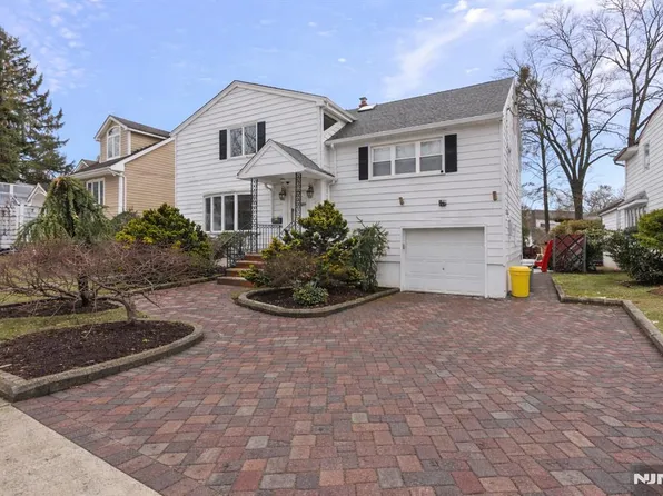 792 Washburn St, Teaneck, NJ 07666