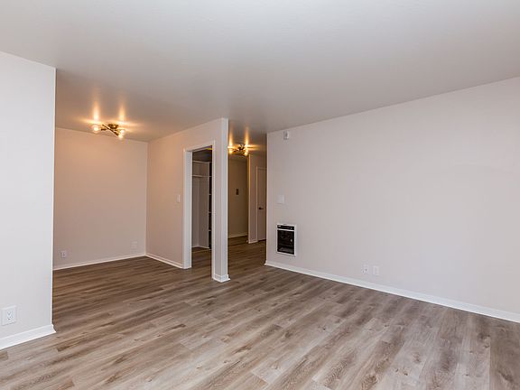 5th image of 2173 Pacific Ave #305