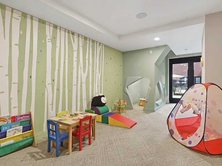 520 W 43rd St #8E — Photo 20