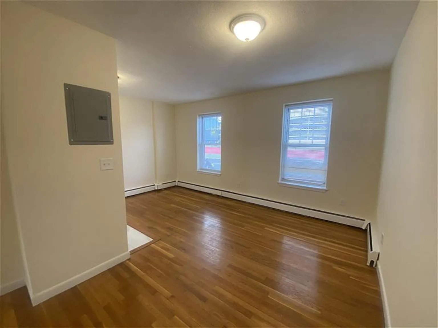1 bed, 450 sqft, $2,100 — Photo 3