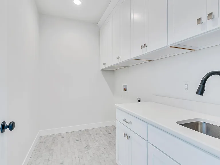 672 W Herald Dr — Photo 16