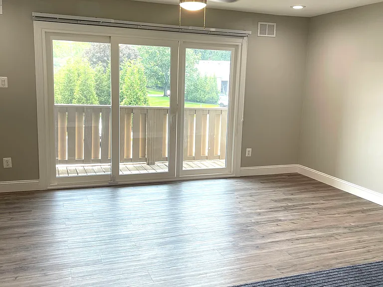Living with with area for dinning room table