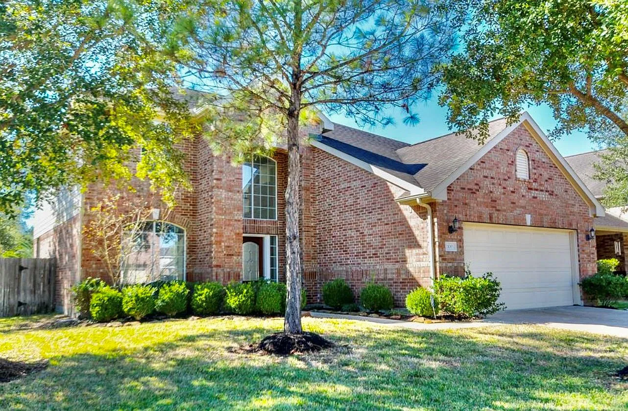 4 bed, 3.5 bath, 2712 sqft, $2,800 — Photo 1