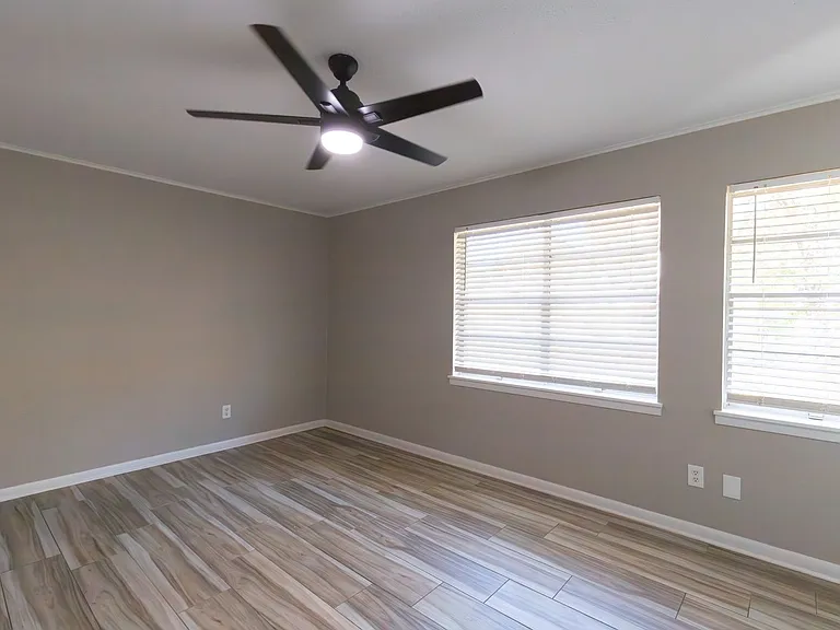 2132 Urbandale St — Photo 4