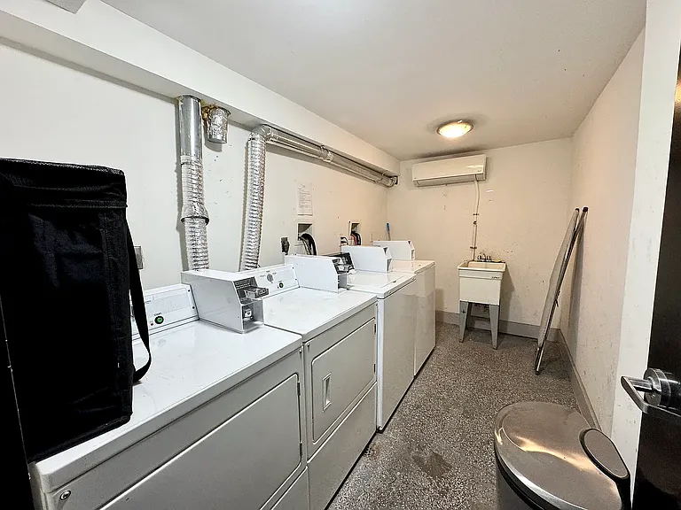 1721 Woodbine St #1R — Photo 13