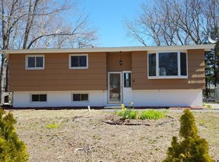 6 Powder Horn Ln, Ledyard, CT 06339