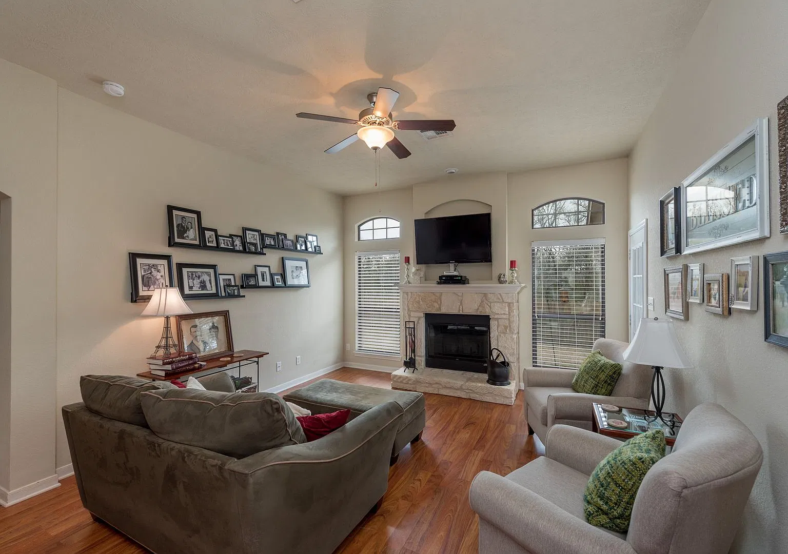 Aug Pre-Lease! Beautiful 3 Bed/2 Bath In Edgewater Near Rellis! — Photo 3
