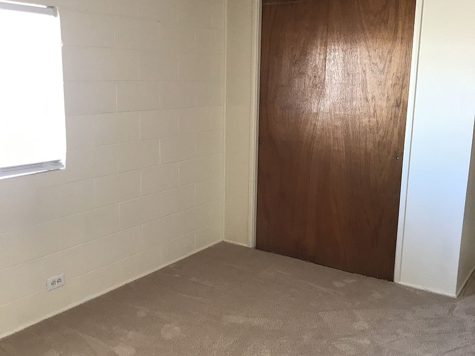 Bedroom with new carpet and 2 window blinds