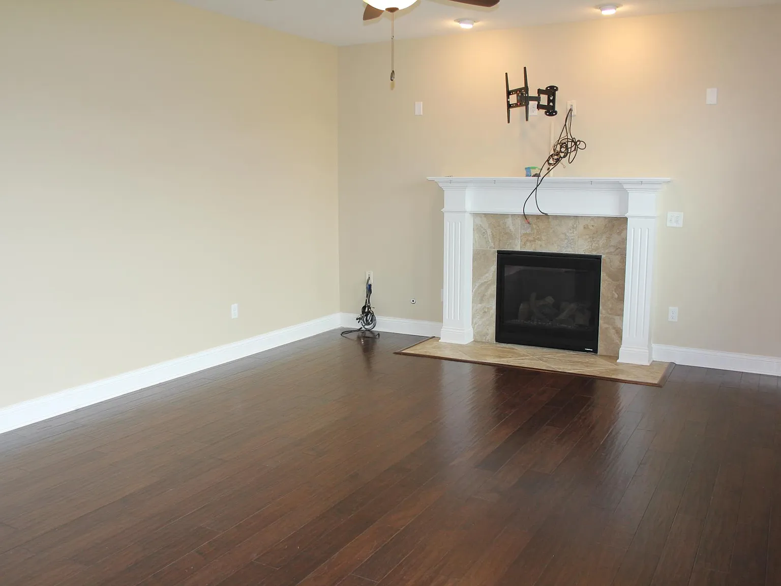 4 bed, 2.5 bath, 3400 sqft, $3,000 — Photo 4