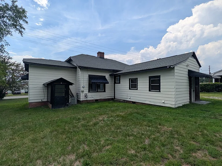 1824 N Main St — Photo 2
