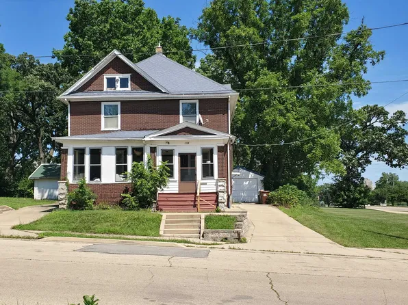 115 Oakwood Ave, Rockford, IL 61101