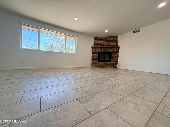 4th image of 749 W Calle Margarita