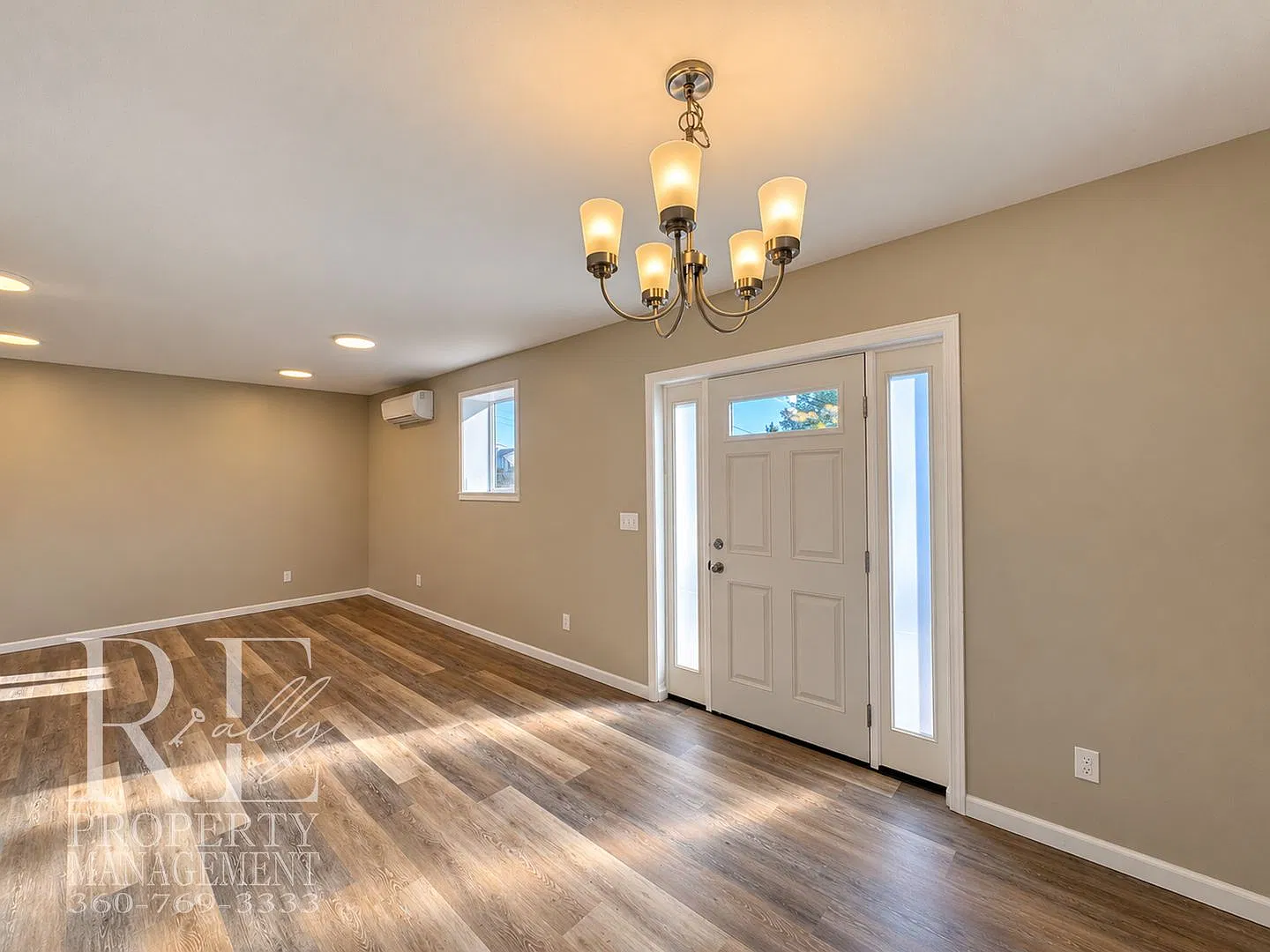 Bright Remodeled 2-Bedroom with Year-Round A/C & In-Unit Laundry — Photo 4