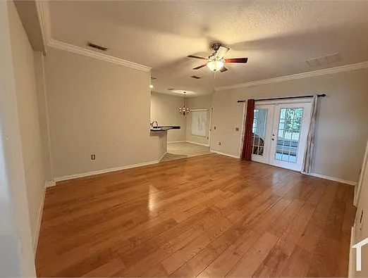 5 bed, 1900 sqft, $3,995 — Photo 4