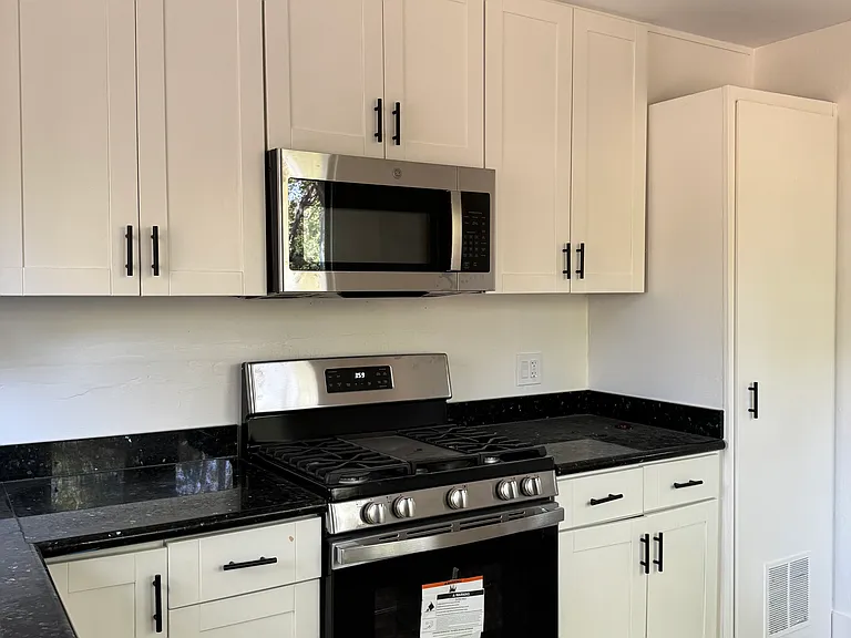 80 Martin Dr — Photo 8