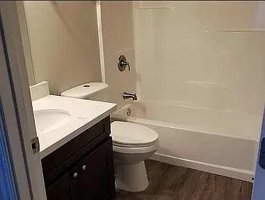 2 bed, 1.0 bath, 755 sqft, $1,900 — Photo 4