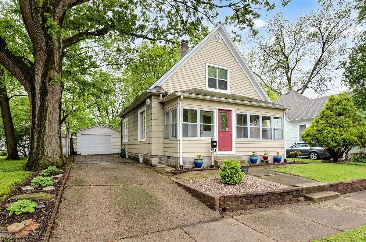 703 E Elm St photo 1
